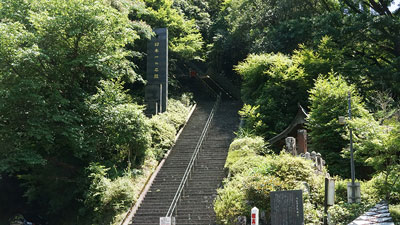 ３３３３段の石段